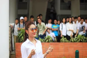 Nữ sinh Đại học Xây dựng làm lu mờ Á hậu Huyền My