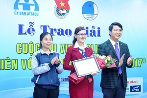 Trao giải cuộc thi thanh niên với văn hóa giao thông
