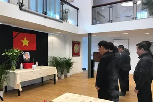 Mở sổ tang viếng nguyên TT Phan Văn Khải ở Hà Lan