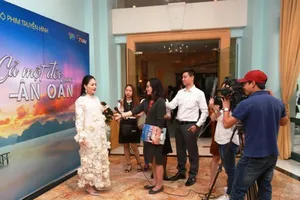 Lan Phương diễn cảnh điên loạn, đập phá khi mang bầu