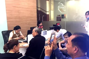 Bổ sung thuê bao di động: Dậy từ 5 giờ đăng ký vẫn trượt