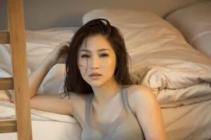 'Em gái mưa' Hương Tràm tung ảnh nóng bỏng tuổi 23