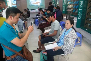 Khách hàng lại ùn ùn đi bổ sung thông tin thuê bao trước 2-6