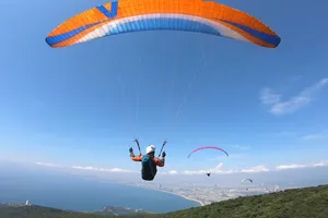 Bay dù lượn ngắm Đà Nẵng trên cao 