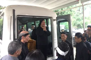 GS Phan Huy Lê đã sống một cuộc đời tận hiến!