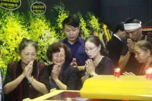 Hà Nội đổ mưa ngày đưa GS Phan Huy Lê về đất mẹ