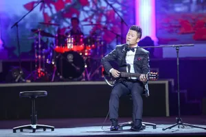 Bằng Kiều diễn hài trong live show câu chuyện đời mình