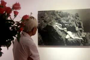 Khai mạc triển lãm ảnh nude, tháo mác 18+