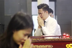 Nghệ sĩ nghẹn ngào tiễn đưa Nghệ sĩ nhân dân Anh Tú