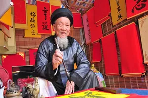 'Ông đồ' vi phạm có thể bị 'treo bút' vĩnh viễn ở Hội chữ xuân