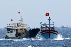 Trao công hàm phản đối tàu Trung Quốc đe dọa tính mạng ngư dân