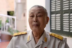  Lễ tang tướng Đồng Sỹ Nguyên tổ chức theo nghi thức cấp NN