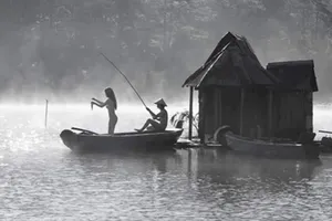 Chưa có quy định nào cấm chụp ảnh nude ở danh thắng