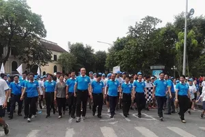 Phó Thủ tướng Trương Hoà Bình tham gia 'Đi bộ vì sức khỏe'