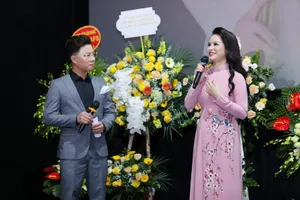 'Sao Mai' Đinh Trang hát nhạc cách mạng bằng kỹ thuật opera