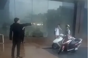 Đuổi người trú mưa: Chuyện của thái độ và cảm xúc