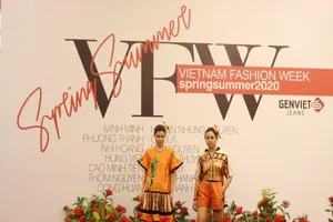 Những quý cô thân hình không hoàn hảo trình diễn thời trang 