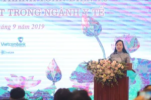 Bộ trưởng Y tế: Bệnh nhân đi từ 3 giờ sáng chờ khám đến 11 giờ