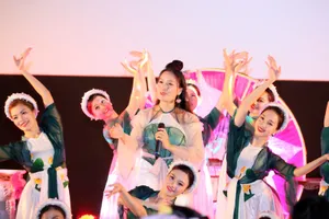 Câu chuyện ẩn giấu về người phụ nữ trong 'Đóa sen ngời'