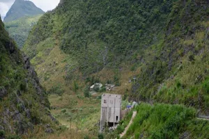 ​ 'Chiếc răng' cắm vào Mã Pì Lèng: Sâu hay khôn