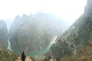 Bất ngờ nhìn mỏm đá trên Mã Pì Lèng thời chưa có Panorama