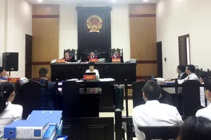 Hoãn xử vụ kiện giữa đạo diễn Việt Tú và Tuần Châu