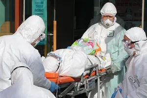 Lao động người Việt bất hợp pháp tại Hàn được kiểm tra y tế