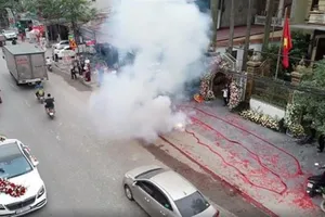 Khởi tố, tạm giữ người đốt pháo tại đám cưới ở Sóc Sơn