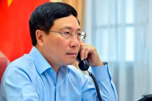 Phó Thủ tướng, Bộ trưởng Bộ Ngoại giao Phạm Bình Minh tại cuộc điện đàm. 