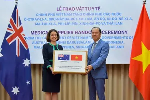 Việt Nam hỗ trợ thiết bị y tế chống dịch COVID-19 cho 8 nước