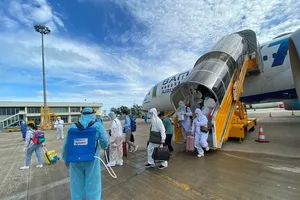 Các công dân về nước. Ảnh BNG