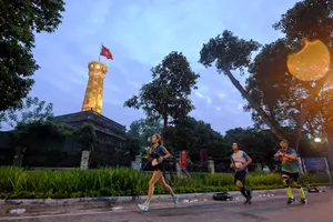 Giải chạy 'Đón bình minh-Chào bình thường mới' diễn ra lúc 0g