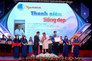 Bác sĩ Bệnh viện Chợ Rẫy nhận giải ‘Thanh niên sống đẹp’ 2020