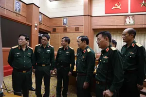 Bộ trưởng Bộ Quốc phòng nghe báo cáo về tìm kiếm Đoàn 337