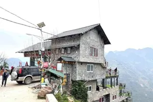 Panorama trên Mã Pì Lèng không tuân thủ phương án kiến trúc