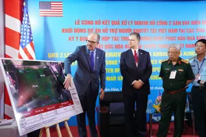 Thượng tướng Nguyễn Chí Vịnh, Thứ trưởng Bộ Quốc phòng Việt Nam và Đại sứ Mỹ tại Việt Nam Daniel J. Kritenbrink tại sự kiện. Ảnh: VT