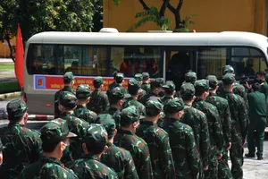 Quân đội tăng thêm lực lượng quân y vào phía Nam chống dịch