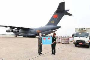 Bộ Quốc phòng Trung Quốc tặng Bộ Quốc phòng Việt Nam 200.000 liều vaccine