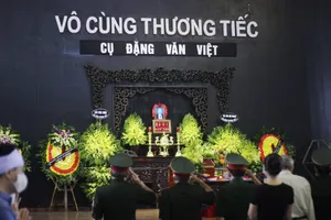 Tặng miễn phí sách tại lễ tang ‘Hùm xám đường số 4’ ​