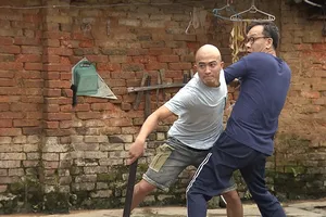 Diễn viên Doãn Quốc Đam cạo đầu vào vai 'Chí' thời hiện đại 