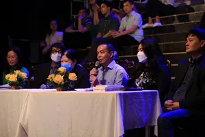 Con trai nhà thơ Xuân Quỳnh bật khóc khi xem nhạc kịch về mẹ