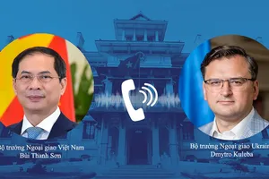 Bộ trưởng Bộ Ngoại giao Việt Nam điện đàm với Nga và Ukraine