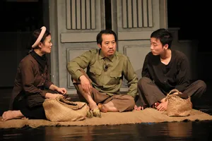 2 ê-kíp Nhà hát Tuổi trẻ dựng vở 'Ông không phải là bố tôi' của Lưu Quang Vũ 