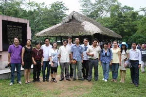 Hà Nội đề nghị hỗ trợ vé tàu xe, Hội Nhà văn tuyên bố "tự giải quyết"