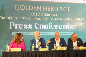 Đưa tinh hoa công nghệ quốc tế của Italy vào tà áo dài truyền thống Việt Nam