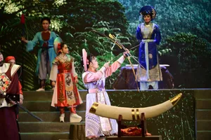 Đưa cải lương từ miền Nam ra Hà Nội, nhà sản xuất than khó việc quảng bá