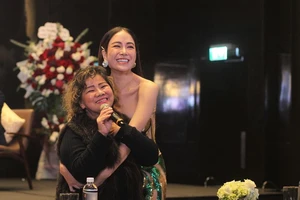 NSND Thanh Hoa: ‘Ca sĩ có ai sang chảnh mà không độc thân đâu’