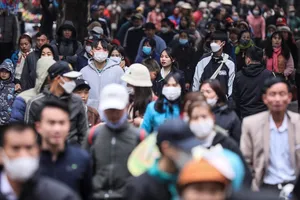 Hàng vạn du khách đổ về chùa Hương sau 2 năm gián đoạn vì dịch bệnh