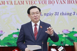 Chủ tịch Quốc hội: Phấn đấu có các tác phẩm văn học nghệ thuật xứng tầm