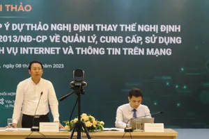 Băn khoăn về việc khóa tài khoản mạng xã hội vi phạm pháp luật